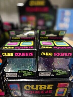(2)-Squeeze Cube Glitter Toy